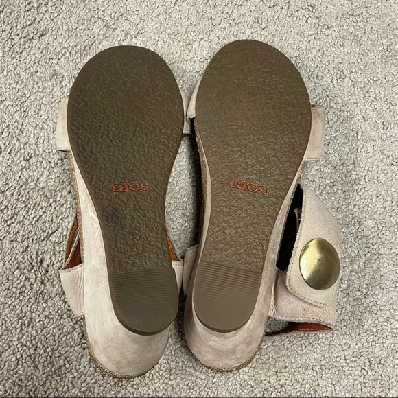 Taos Women's Carousel Wedge Sandal Color Stone Size EU 39 distressed leather - Picture 10 of 12